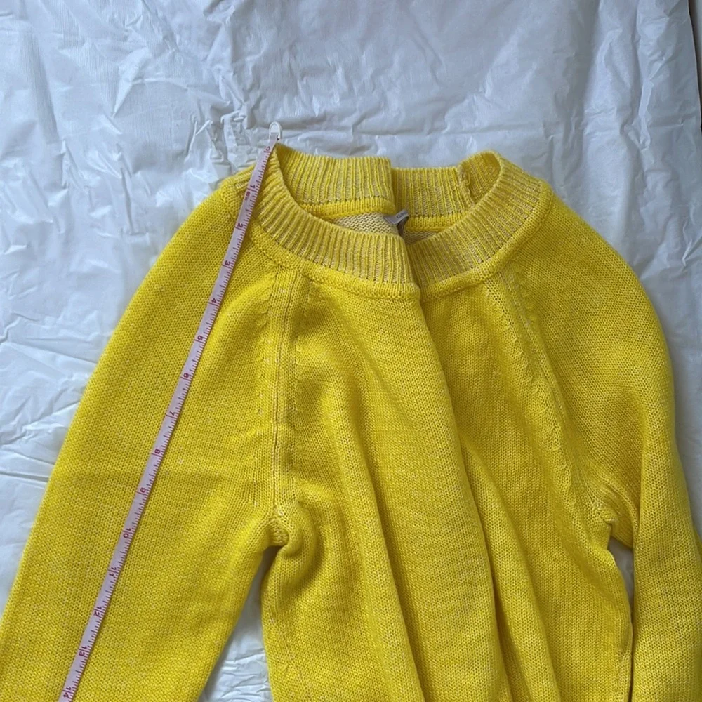 GAP sweater color